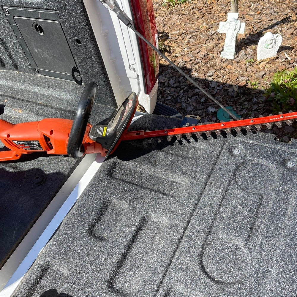 Black & Decker Red and Black Hedge Trimmer